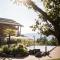 Presulis Hideaway Apartments & Restaurant