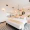 Lsles Designer River View B&B
