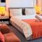 Luton Lodge - Newly Refurbished, Ideal for Short Stay , 5 mints To Luton Airport , Train Station, Town Centre , Free off street Parking