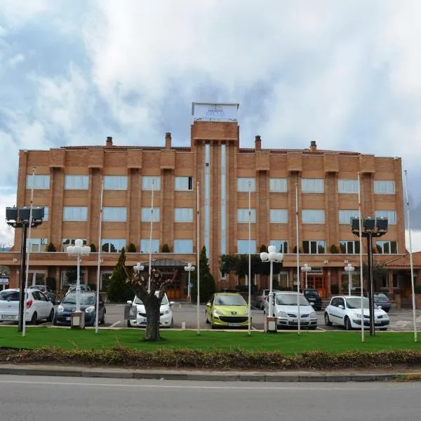 布鲁哈斯伊露酒店，位于Vozmediano的酒店