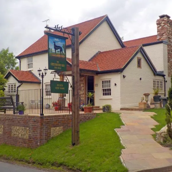 The Greyhound Inn，位于Brasted的酒店