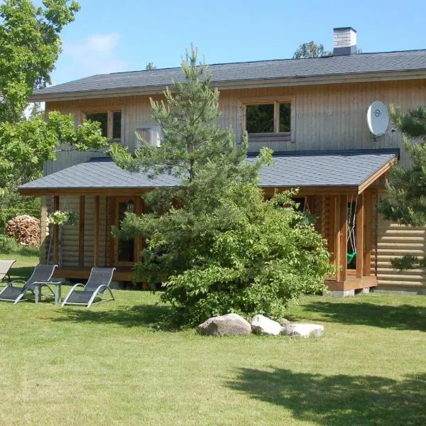 Kibuvitsa Holiday House，位于Kirikuküla的酒店