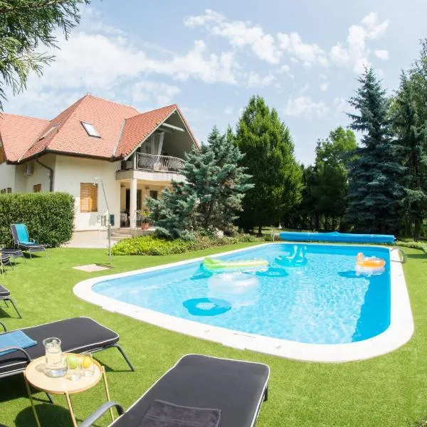 Villa Oliva Boutique Rooms Zamárdi，位于扎马迪的酒店