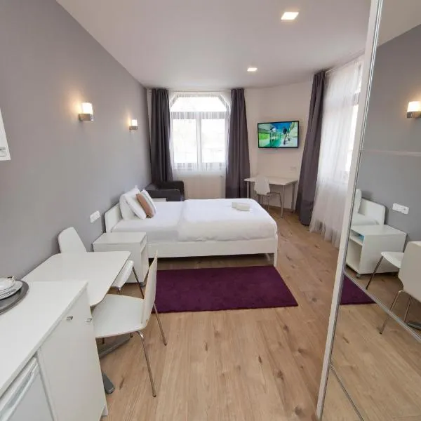 Rozmaryn Rooms & Apartments，位于Čistá的酒店