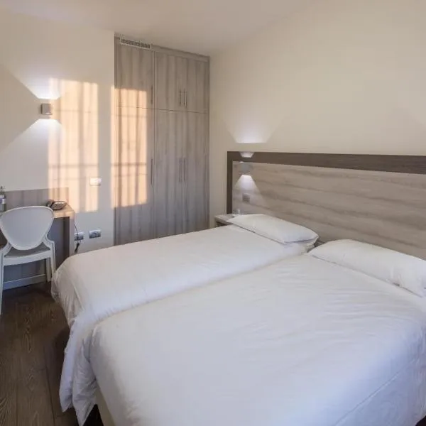 科洛姆贝拉罗萨酒店，位于雷扎托的酒店