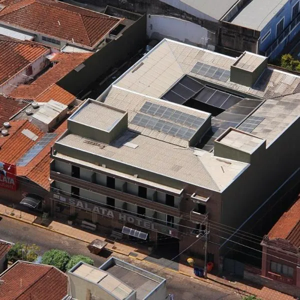 SALATA Hotel CENTRO，位于Jardinópolis的酒店