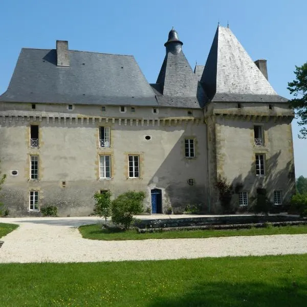 马瓦莱克斯城堡酒店，位于Saint-Priest-les-Fougères的酒店