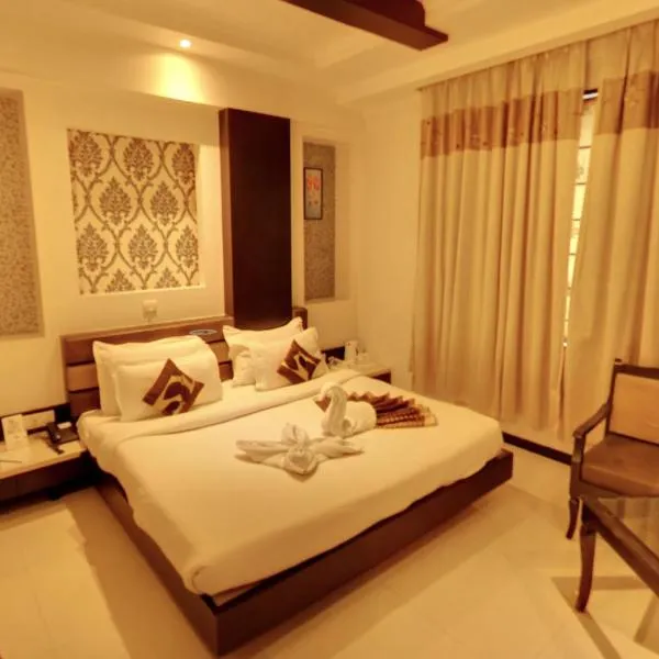 Hotel Royale Ambience，位于Dharmpura的酒店