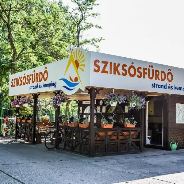 Sziksósfürdő Strand és Kemping，位于Domaszék的酒店