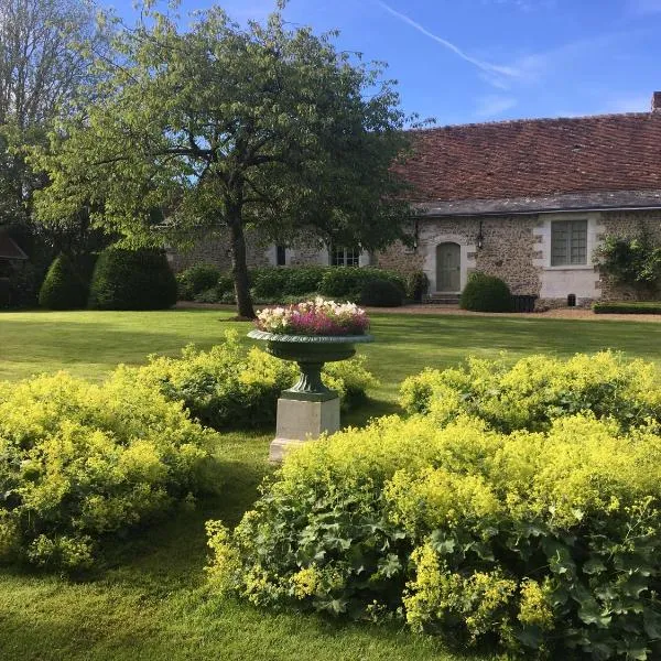 Le Manoir de Maucartier，位于Saint-Laurent-en-Gâtines的酒店