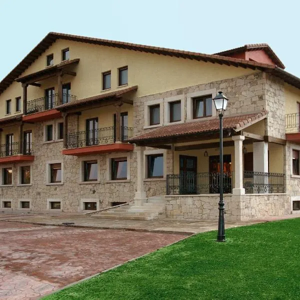 Hotel Garabatos，位于Hoyos de Miguel Muñoz的酒店