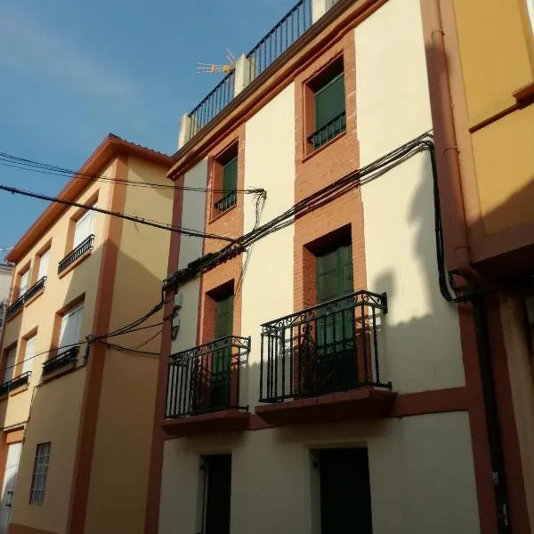 APARTAMENTOS POBRA-CASTELO，位于里贝拉的酒店