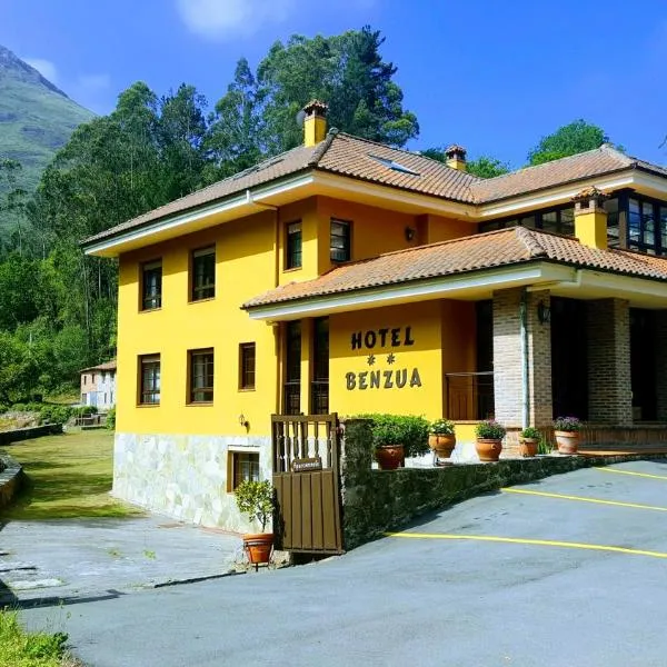 本祖雅酒店，位于Villanueva de Ardisana的酒店