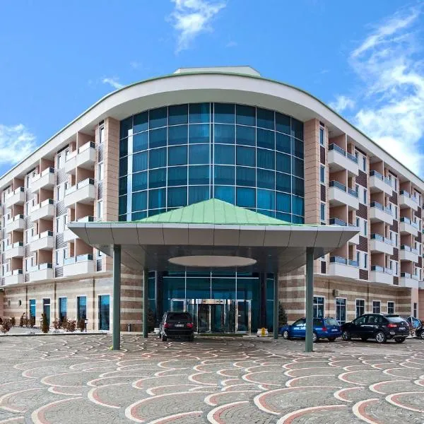 赛峰温泉度假村三迪克酒店,位于Sandıklı的酒店