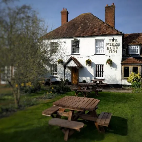 The Furze Bush Inn，位于Kintbury的酒店