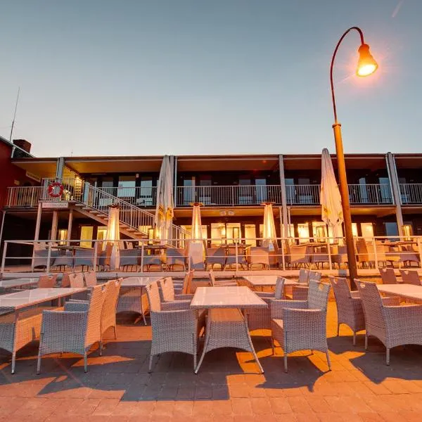 斯米蒂尼游艇俱乐部酒店，位于克莱佩达的酒店