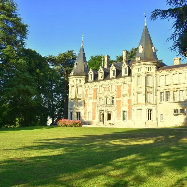 瓦拉伯恩城堡住宿加早餐旅馆，位于Châtillon-la-Palud的酒店