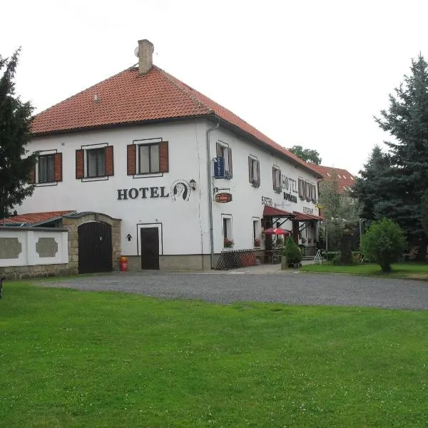 克瓦纳酒店，位于Liběšice的酒店