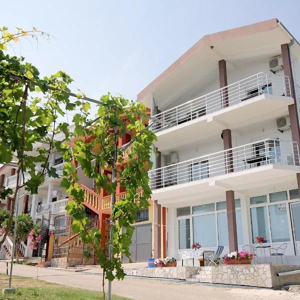 Apartments Vila Dusan，位于苏托莫雷的酒店
