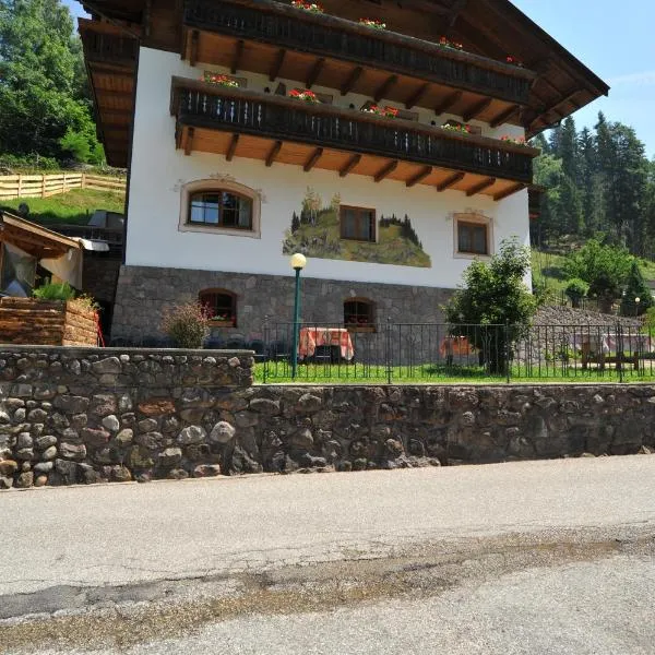 Albergo Garni' Laura，位于巴塞尔加·迪·皮纳的酒店