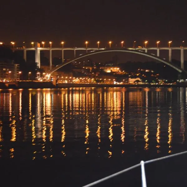 Noite a bordo c/PA em veleiro -rio Douro，位于加亚新城的酒店