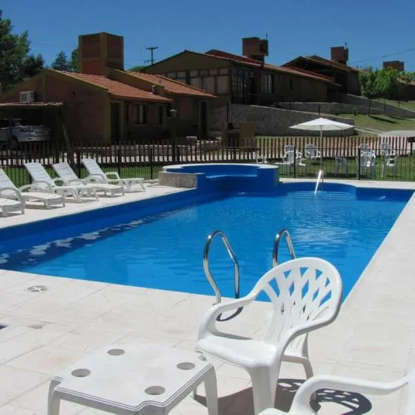 COMPLEJO DEL MIRADOR con piscina climatizada，位于El Amparo的酒店