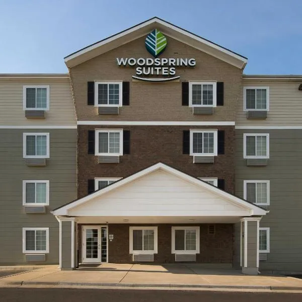 WoodSpring Suites Kansas City Mission，位于Merriam的酒店