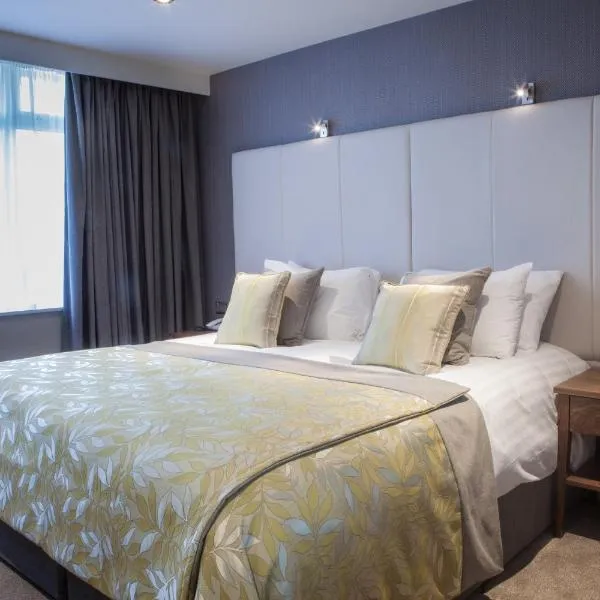 四季酒店及休闲俱乐部，位于莫纳汉的酒店