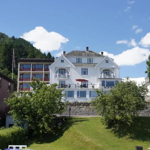 米缇恩斯酒店，位于Arnafjord的酒店