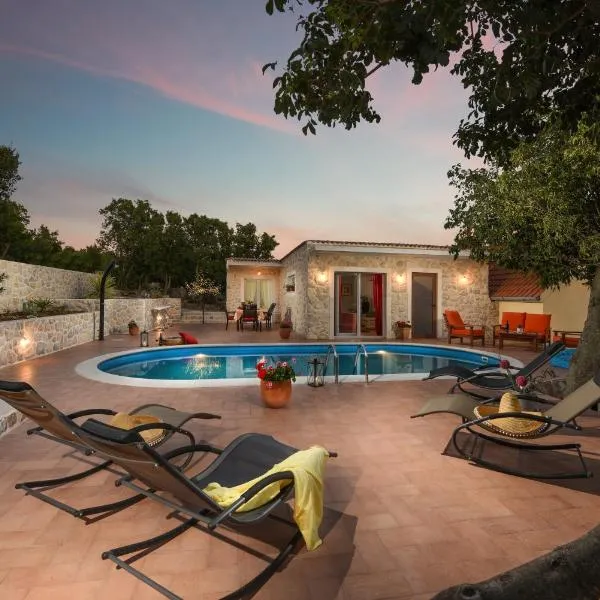 Villa Marina Kruševo-Zadar，位于克鲁塞沃的酒店