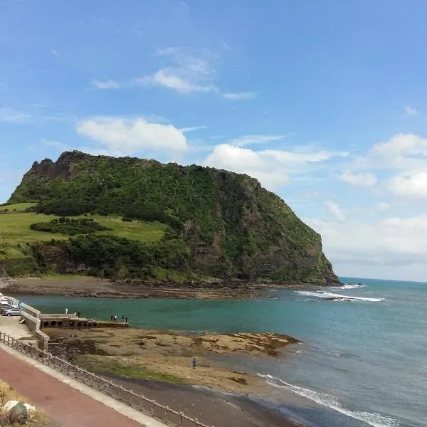 Nice View Guesthouse，位于西归浦市的酒店