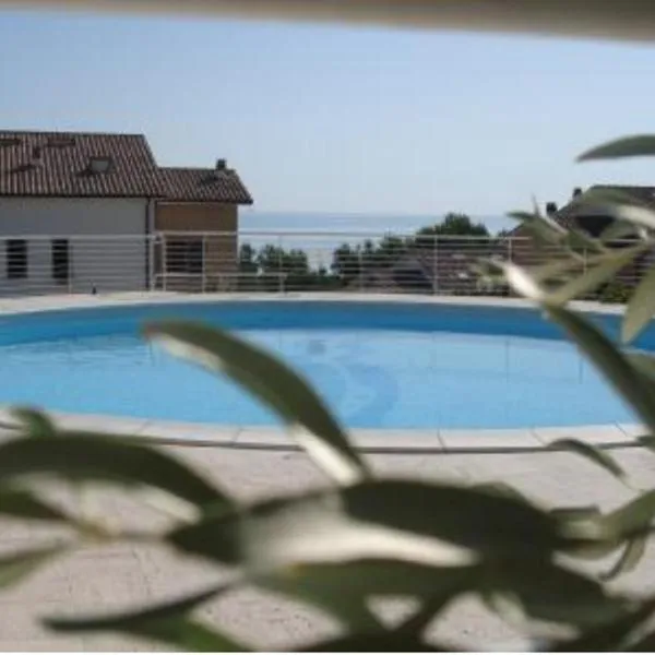 Residence Horisontis，位于皮内托的酒店