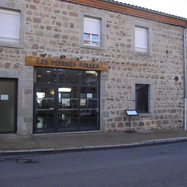 疯狂的石头住宿加早餐旅馆，位于Rozier-en-Donzy的酒店