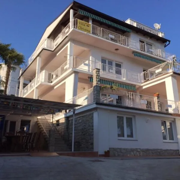 Apartmani Villa Christina，位于伊齐齐的酒店