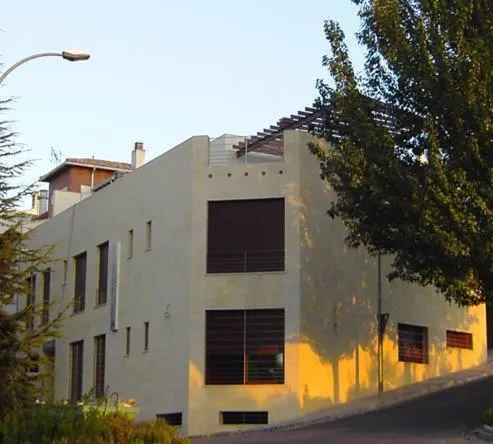 拉韦德格拉纳达公寓，位于阿尔卡拉拉雷亚尔的酒店