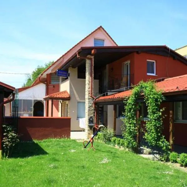 鲁道夫住宿加早餐旅馆，位于Opatovce nad Nitrou的酒店