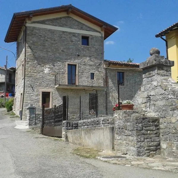 Agricola Tre Rii Sidreria，位于Tizzano Val Parma的酒店