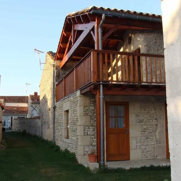 Chambre d'hôte Au col de Cygne，位于Blanzac-lès-Matha的酒店