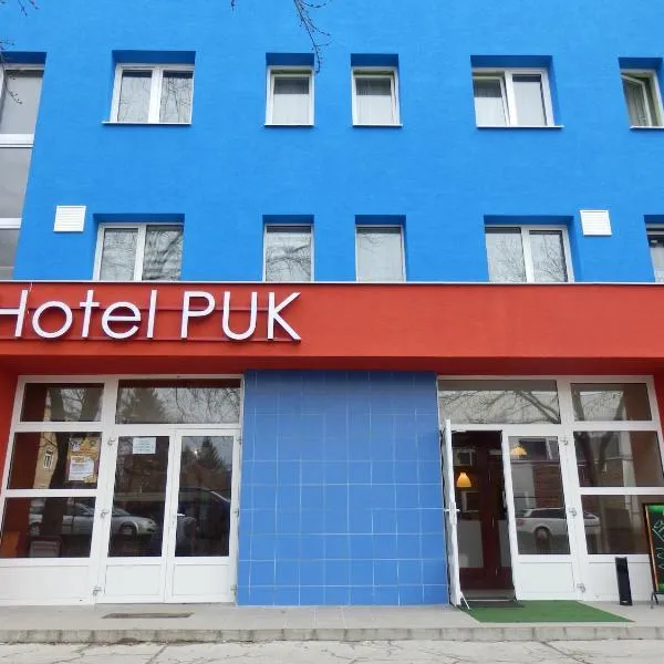 冰球酒店，位于Tovarníky的酒店