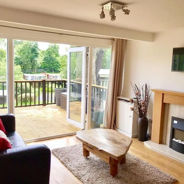 North Wales Lake View 2 Bedroom，位于Llandwrog的酒店