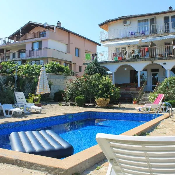 白屋度假村，位于Ravna Gora的酒店