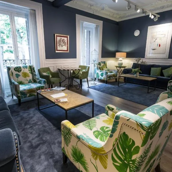 利尔塔德广场小皇宫酒店，位于马德里的酒店