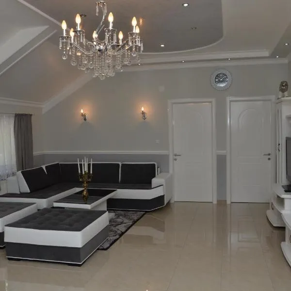 Apartments Royal Menex，位于波扎雷瓦茨的酒店