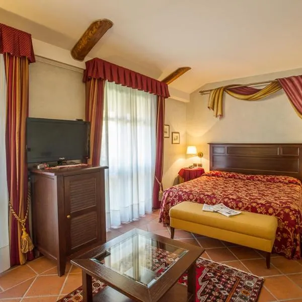 弗诺罗浪漫酒店，位于Lombardore的酒店