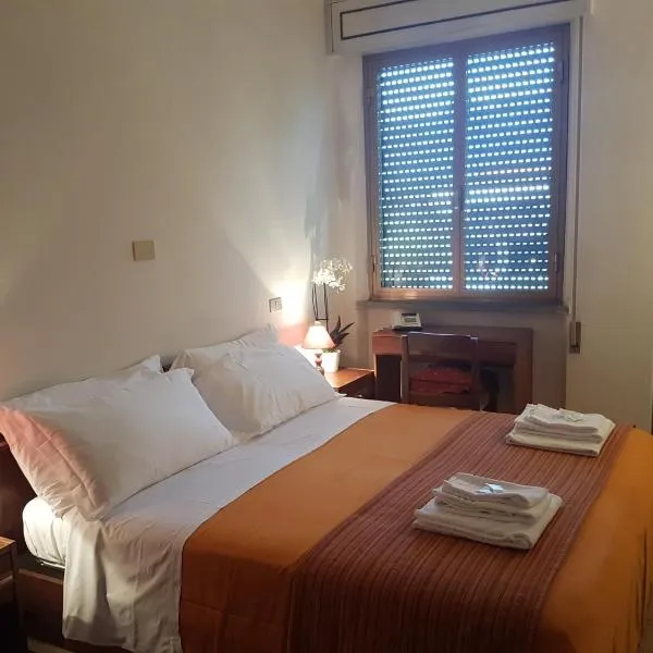 斯姆拉尔德酒店，位于Carignano的酒店