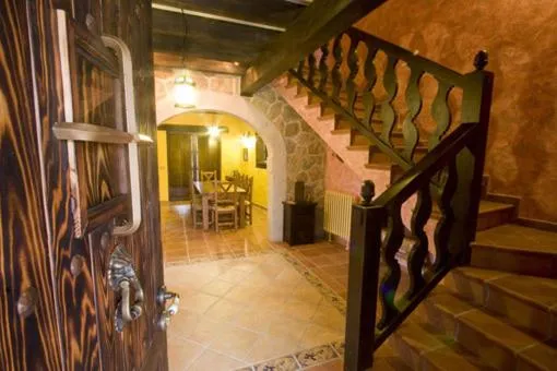 Casas Herrenales de Ulaca，位于Mengamuñoz的酒店