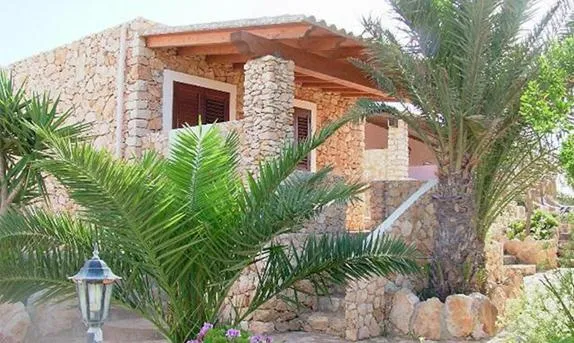 Residence Punta Sottile A 2 passi dalla spiaggia di cala francese Lampedusa，位于兰佩杜萨的酒店