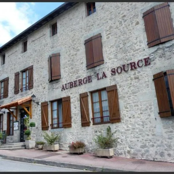 Auberge la Source - Logis Hôtels，位于Mortemart的酒店