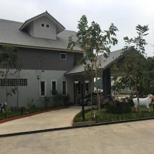 班康卡臣桑贞花园度假屋，位于Ban Huai Mareo的酒店