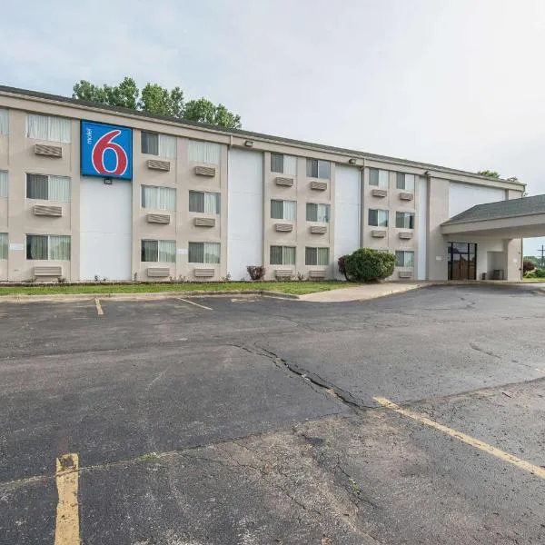 Motel 6-Lawrence, KS，位于劳伦斯的酒店